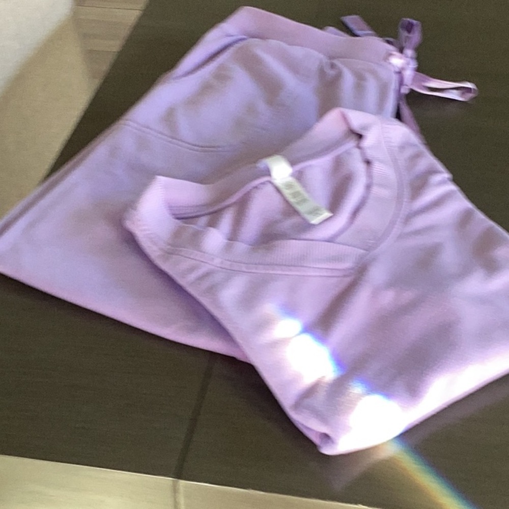 LEISURE SUIT lilac color. Top is short sleeved.